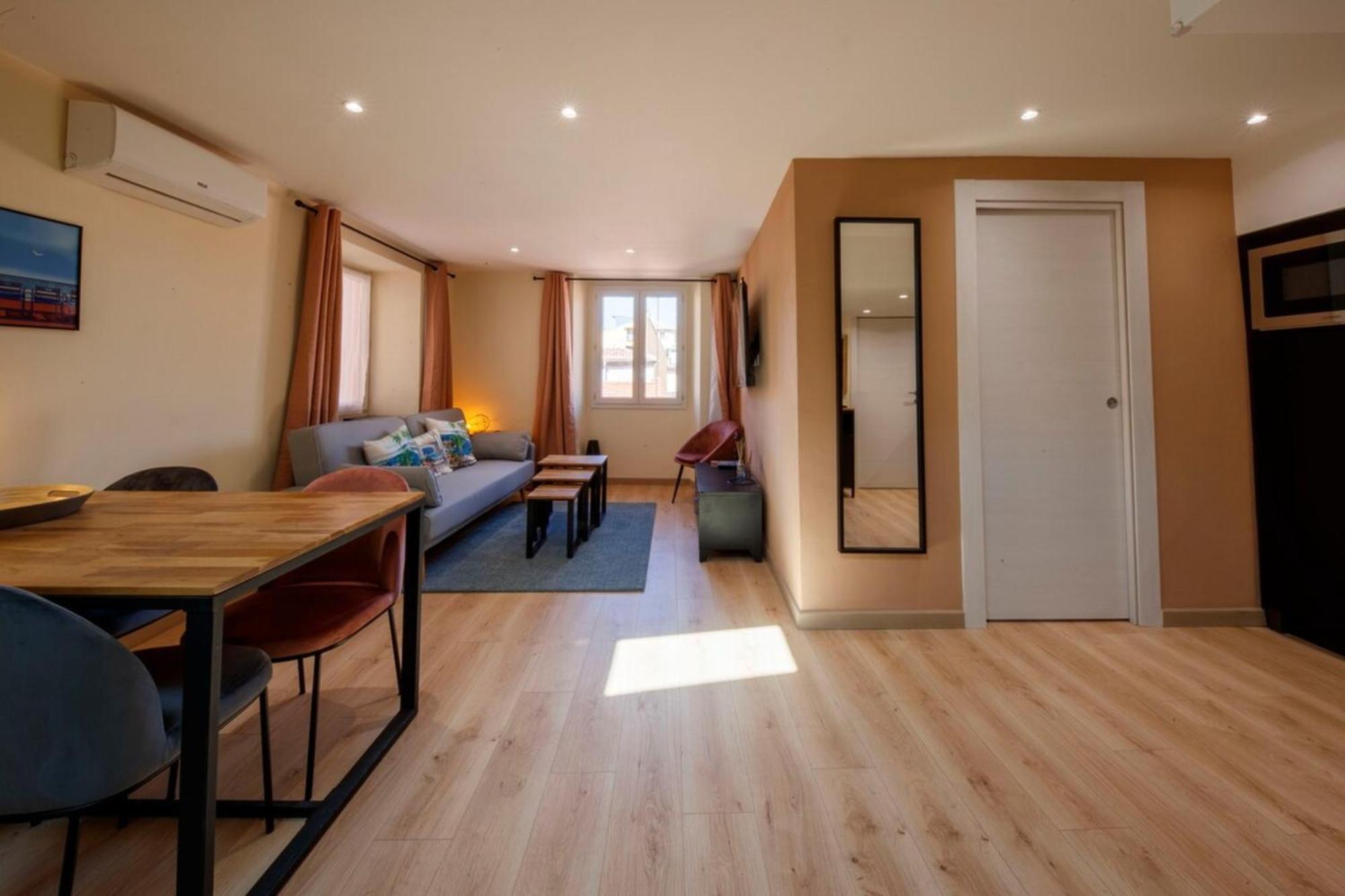 06A2 - Heart Of Old Nice Beautiful Renovated Apartment 外观 照片